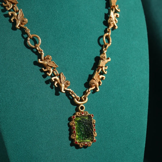 Vintage Green Glass Lion Pendant Necklace