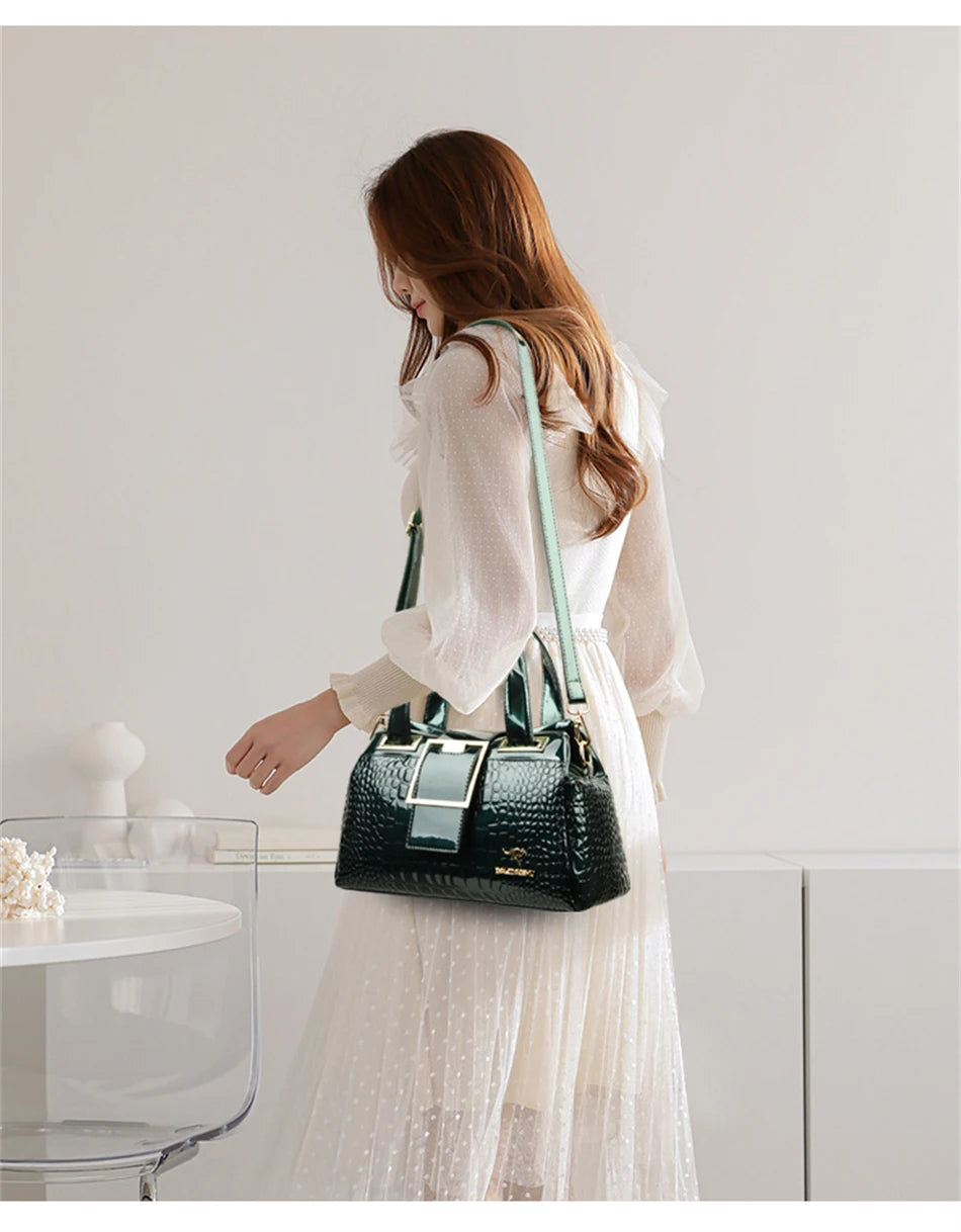 حقيبة اليد الكبيرة "بوسطن" بنقشة التمساح