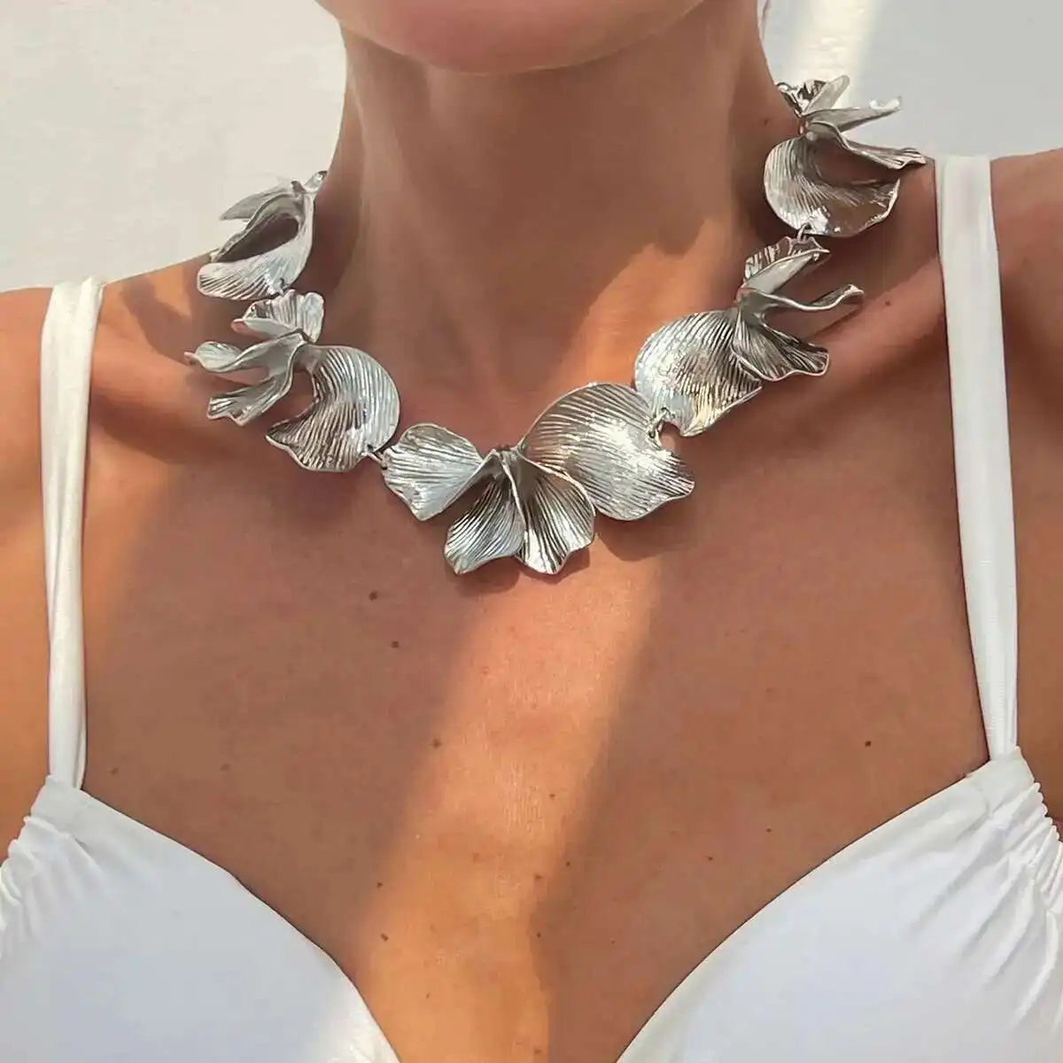 Vintage Flower Choker Necklace