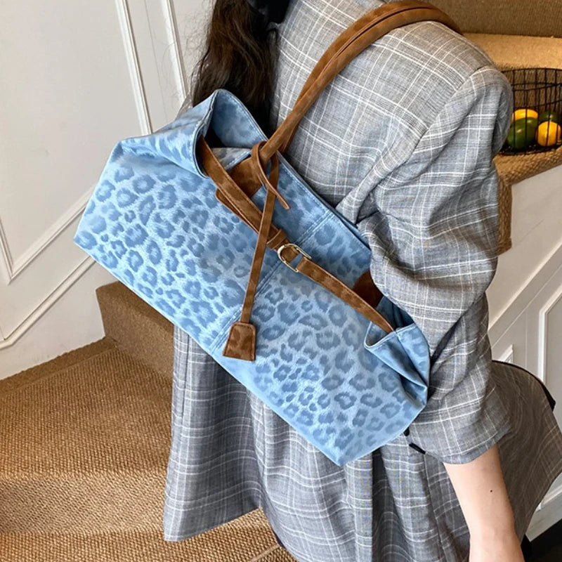 Leopard print PU leather tote bag.