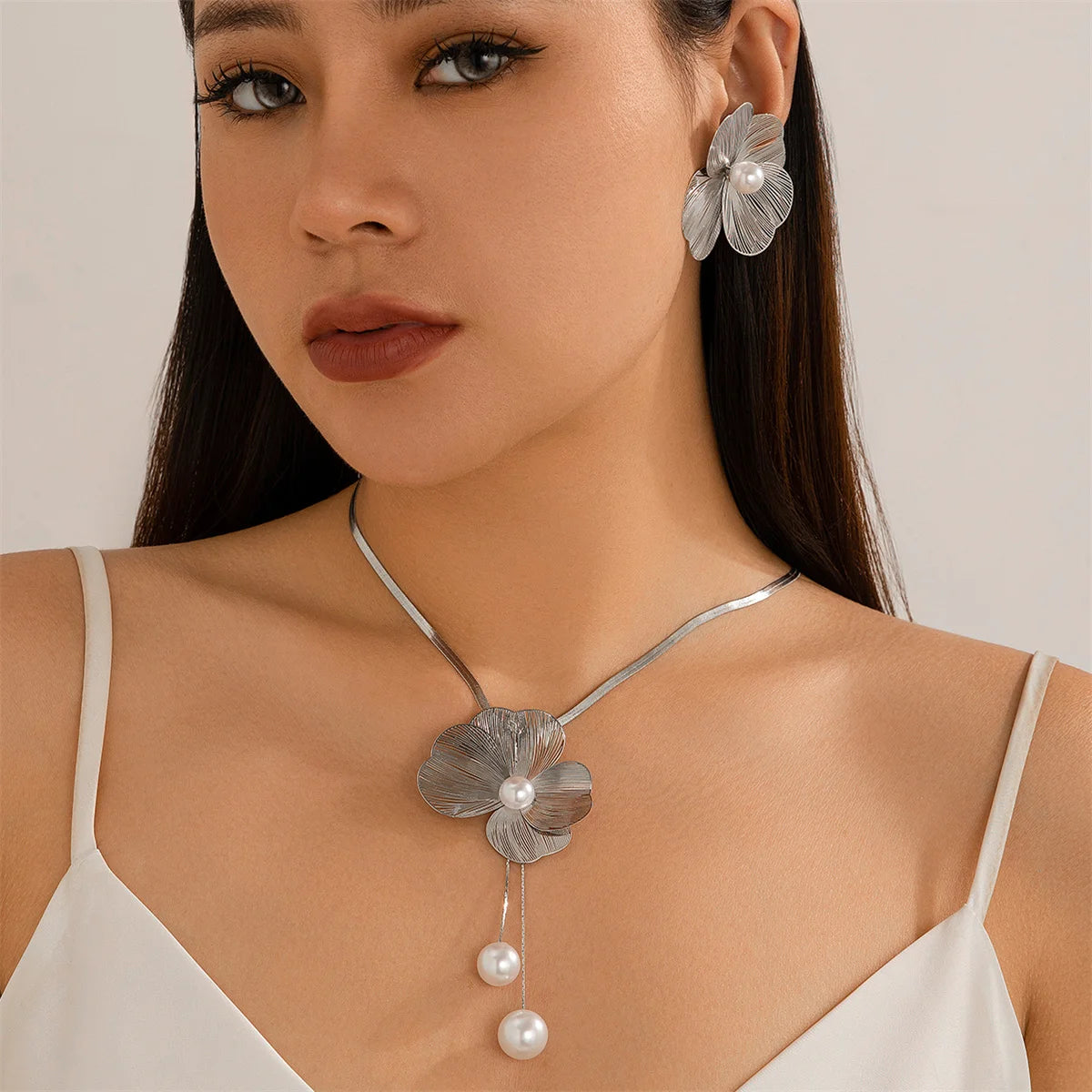 Flower Pearl Necklace & Earrings Set