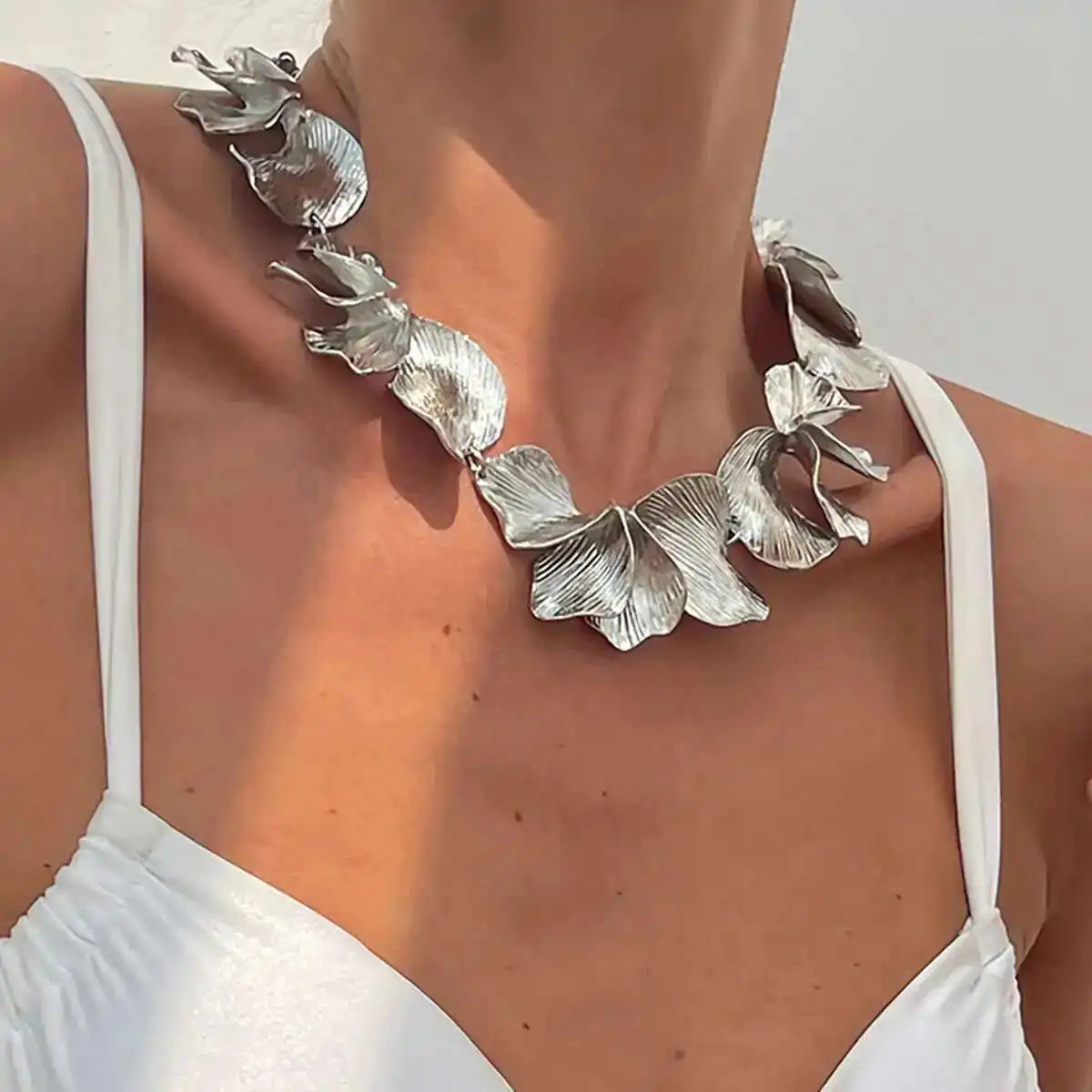 Vintage Flower Choker Necklace