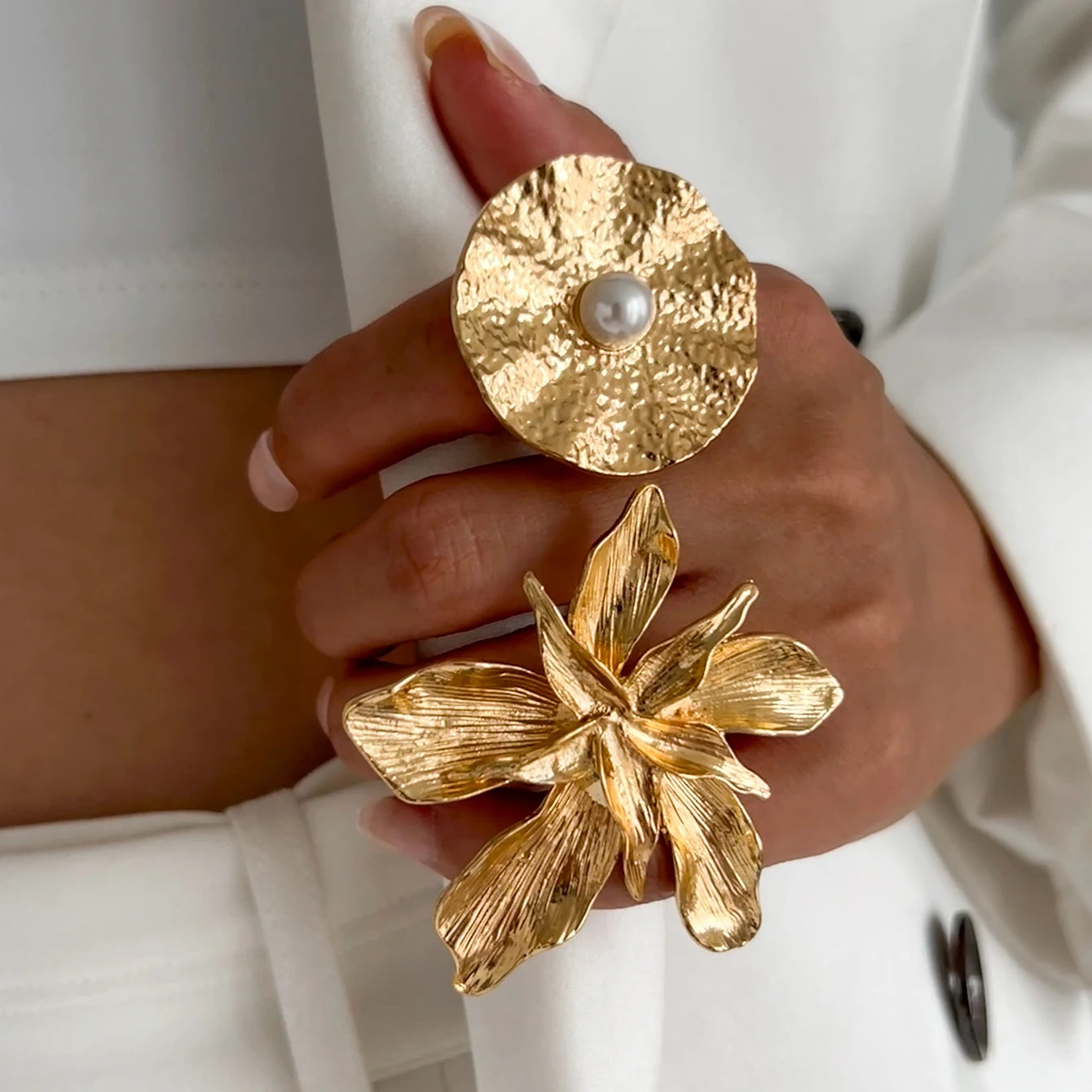 Salircon Vintage Exquisite Big Flower Butterfly Ring for Women Irregular Geometric Metal Finger Ring Female Jewelry Gift