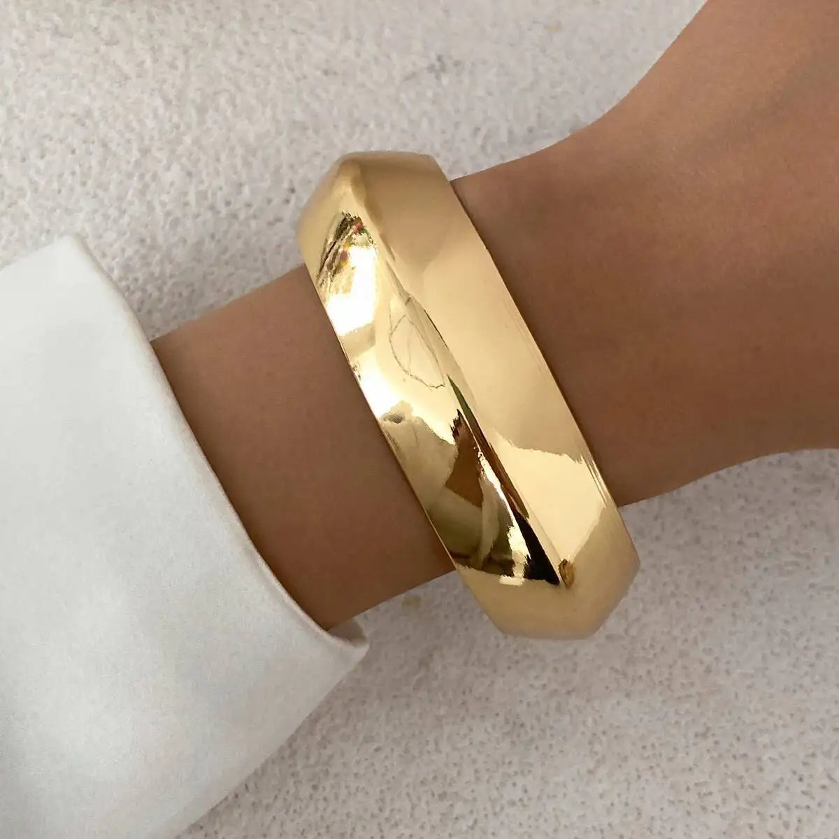 Glossy Wide Bracelet