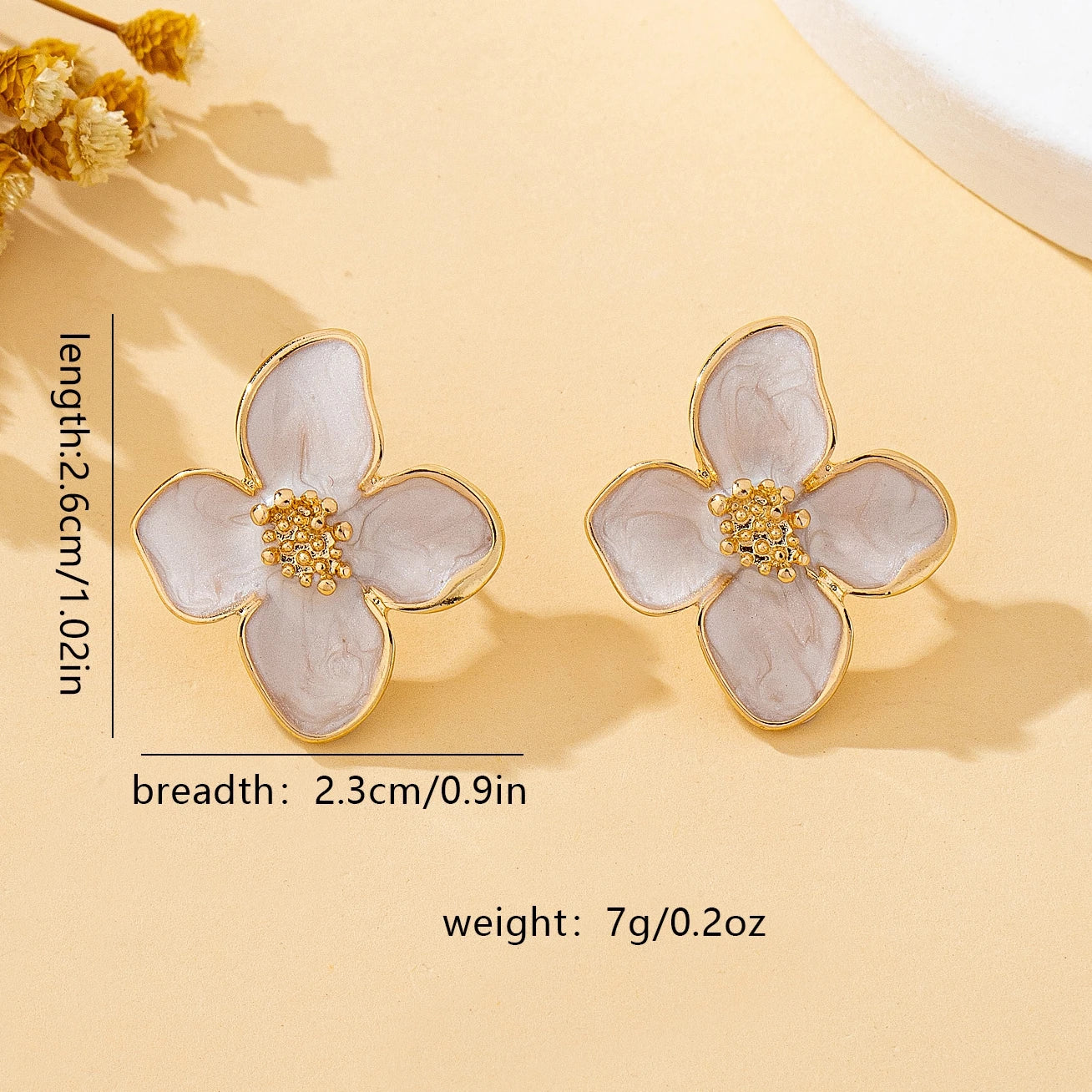 Earrings Simple White Flower-Shaped Zinc Alloy Earrings and Vacation