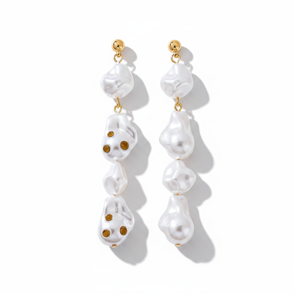 A Pair of Dangle Earrings, Simple and Elegant Baroque-Style