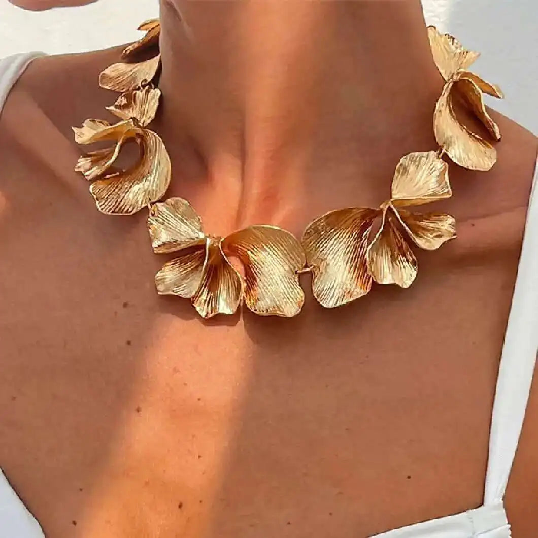 Vintage Flower Choker Necklace