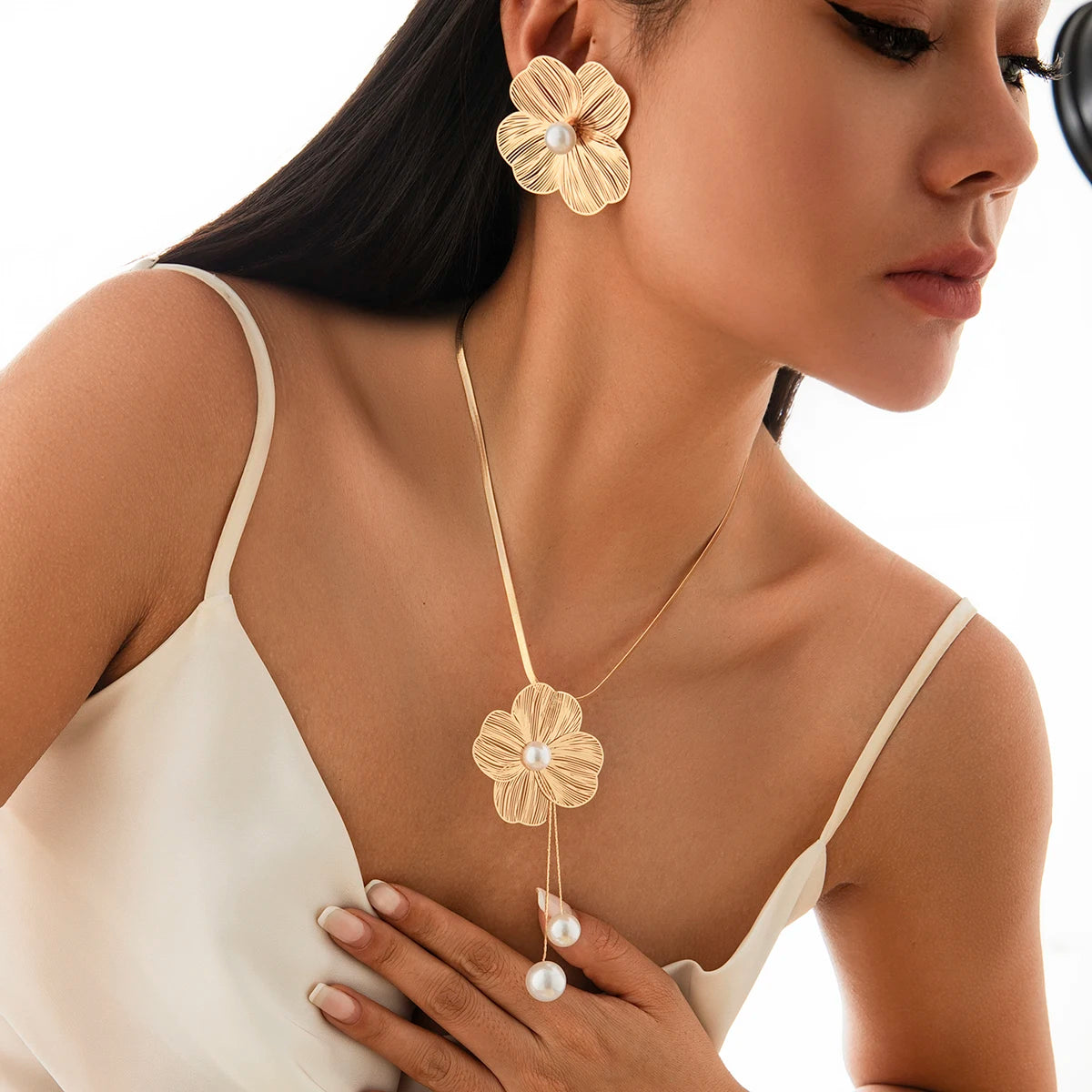 Flower Pearl Necklace & Earrings Set