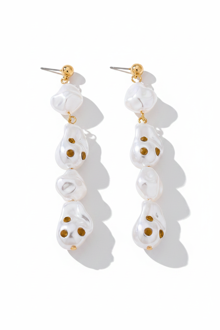 A Pair of Dangle Earrings, Simple and Elegant Baroque-Style