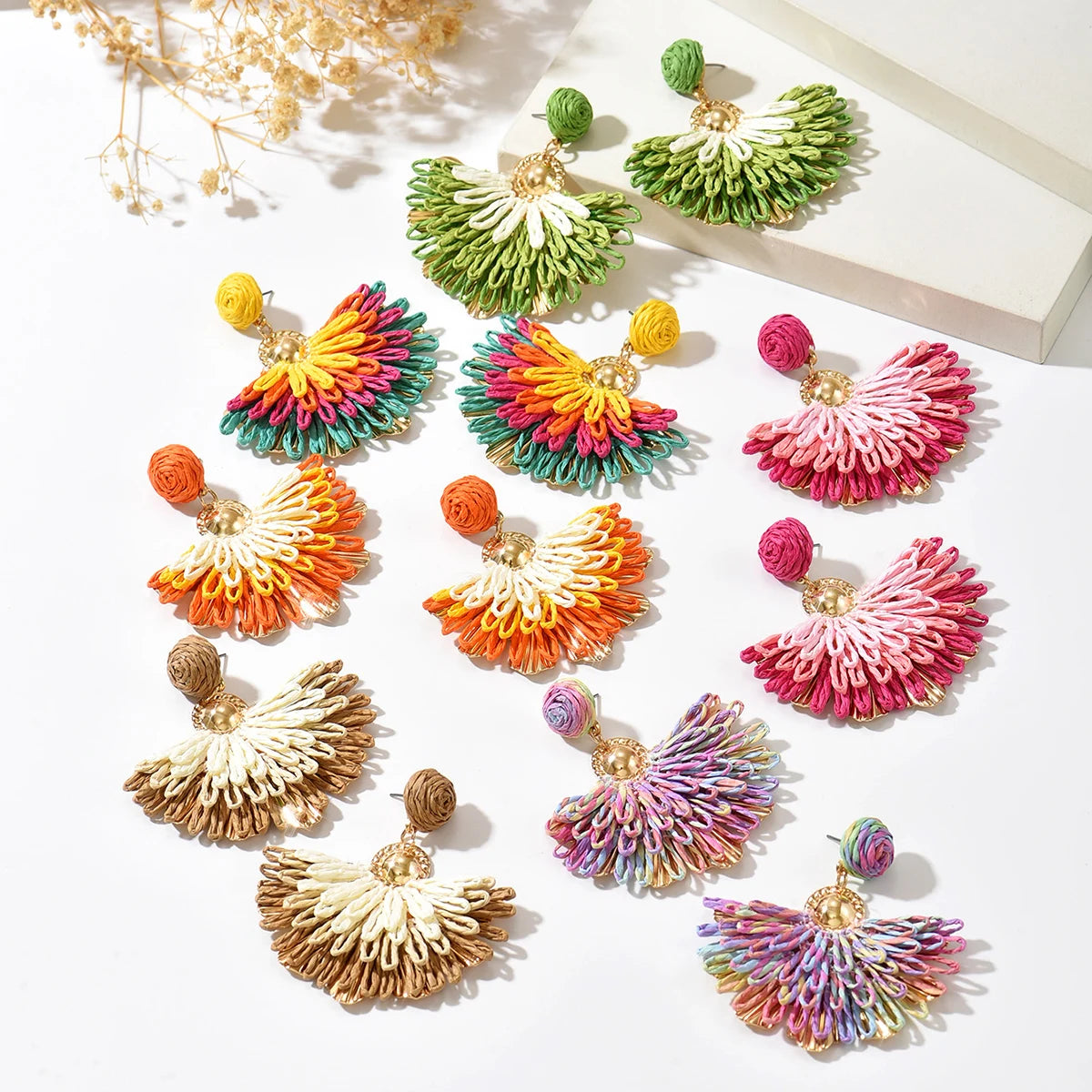 Women Handmade Colorful Straw Fan Fringe Earrings Raffia Ball Stud Gradient Tassel Dangling Earrings Bohemian Holiday Seaside Ac