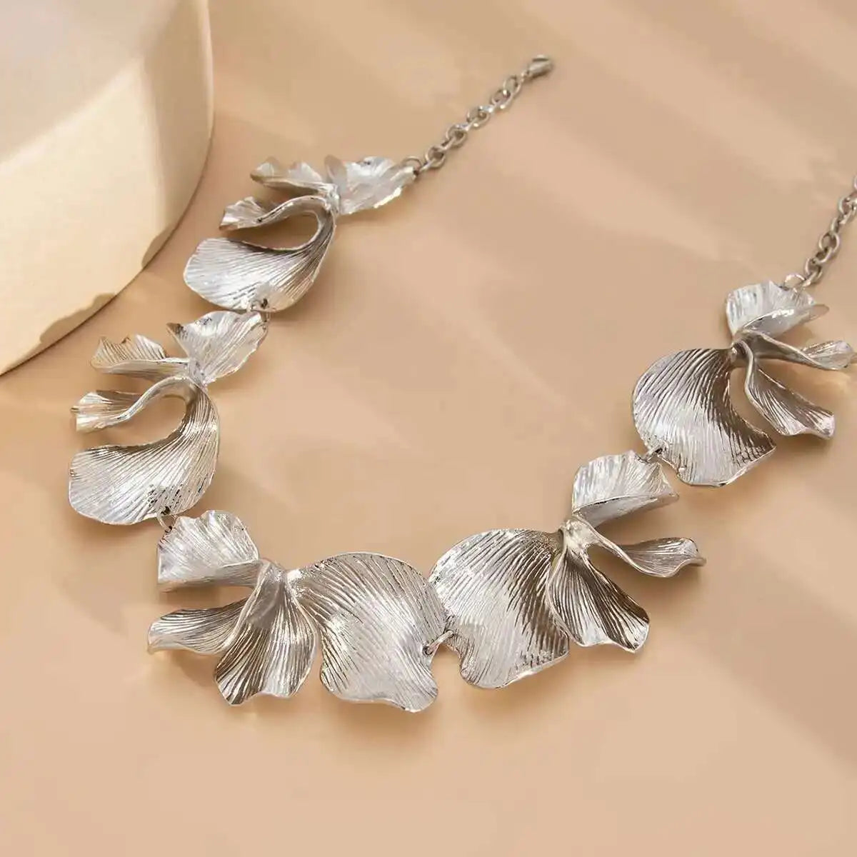 Vintage Flower Choker Necklace