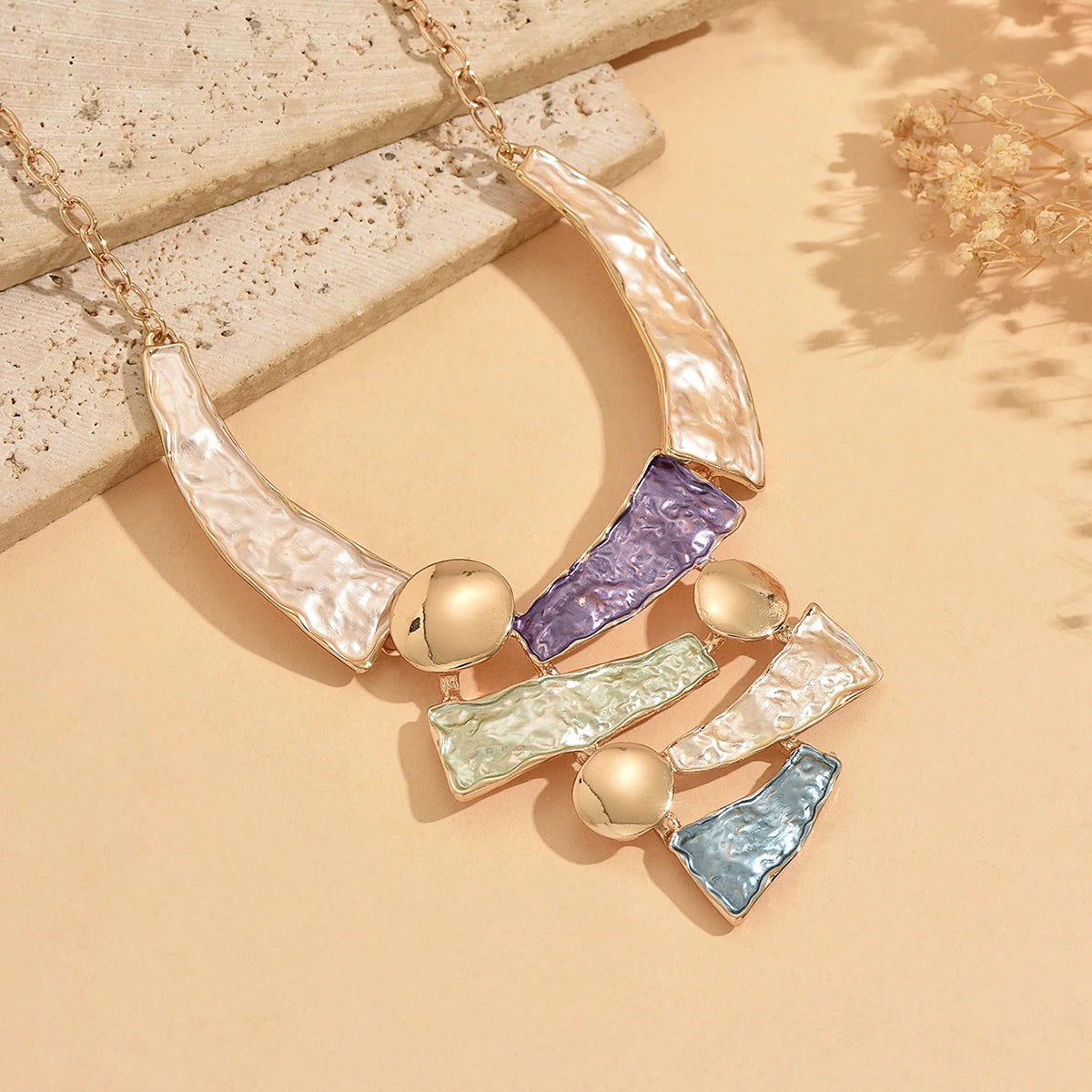 قلادة بيب هندسية ملونة بوهو بالمينا، مجوهرات بارزة مطروقة للنساء لقضاء العطلات الشاطئية والحفلات والارتداء اليومي
