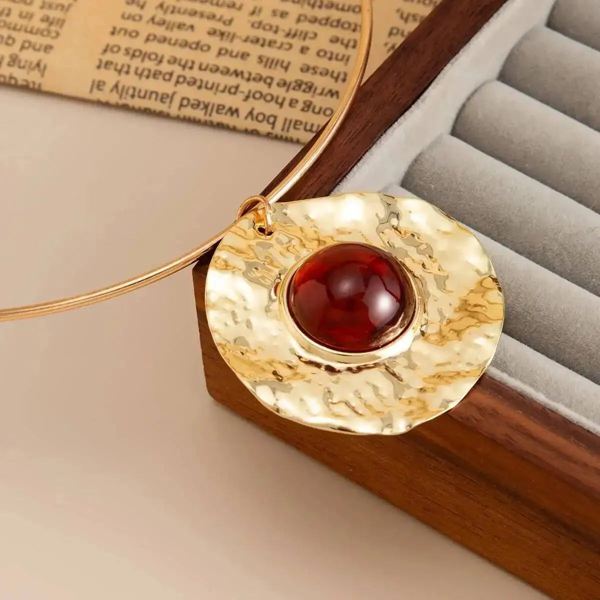 Resin Round Pendant Choker