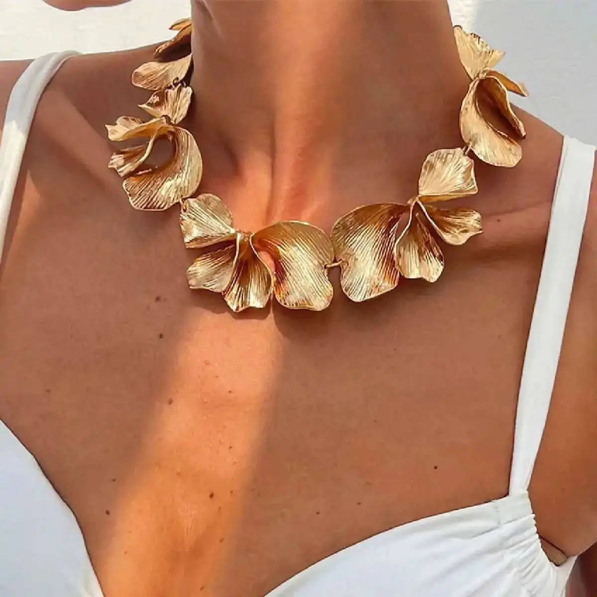 Vintage Flower Choker Necklace