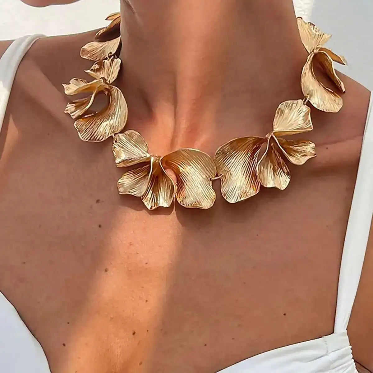 Vintage Flower Choker Necklace