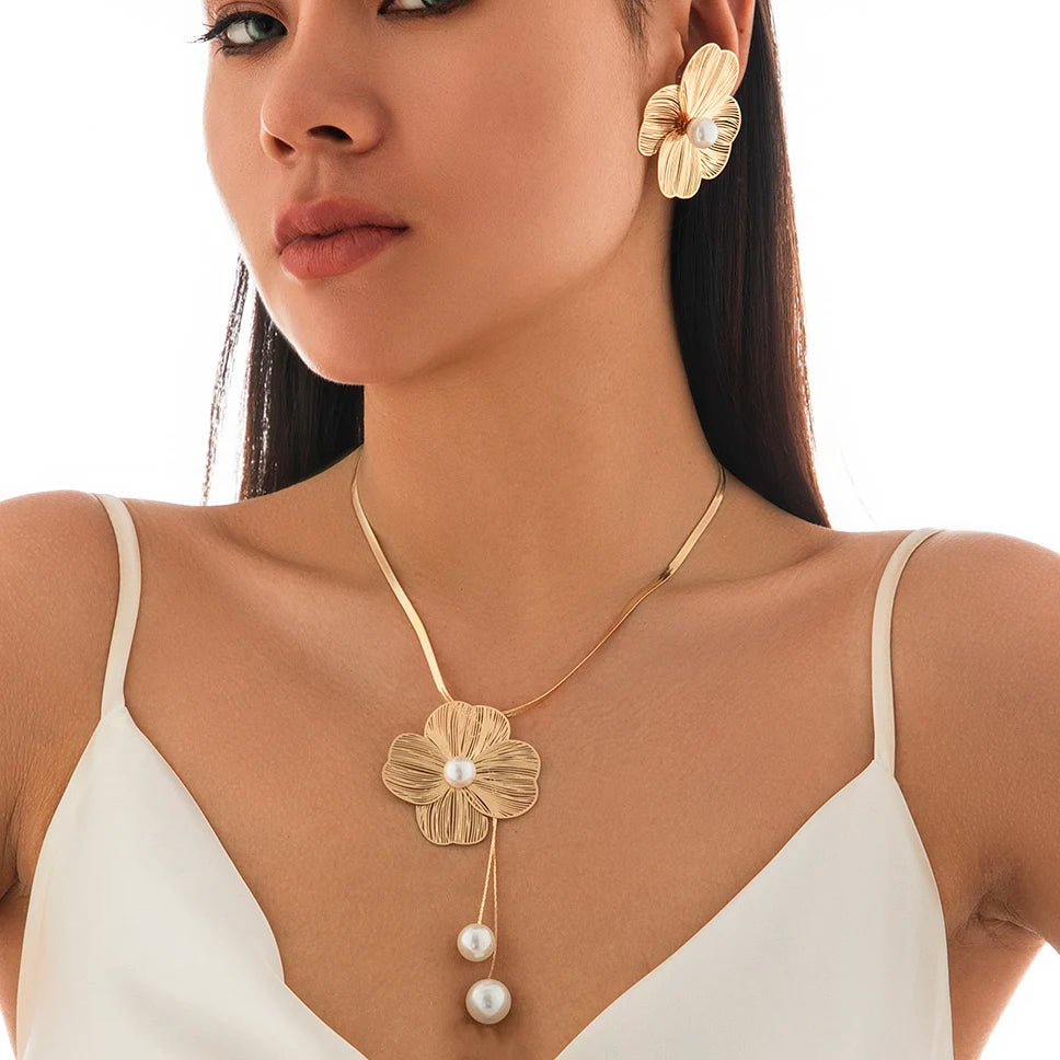 Flower Pearl Necklace & Earrings Set