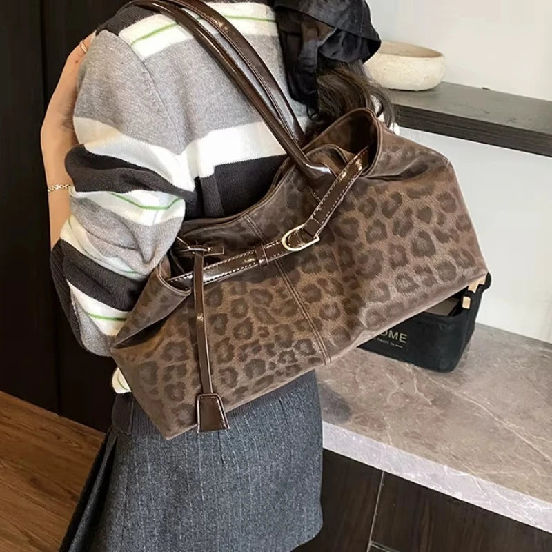 Leopard print PU leather tote bag.