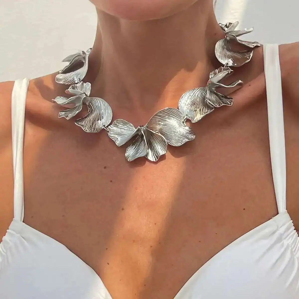 Vintage Flower Choker Necklace