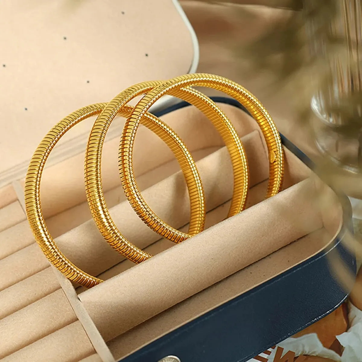 Waterproof Stainless Steel Retro Elasticity Thick Metal Polish Bracelet