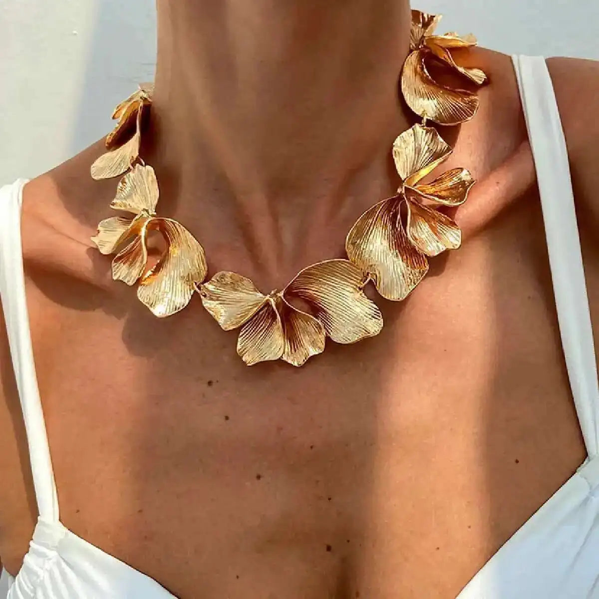 Vintage Flower Choker Necklace