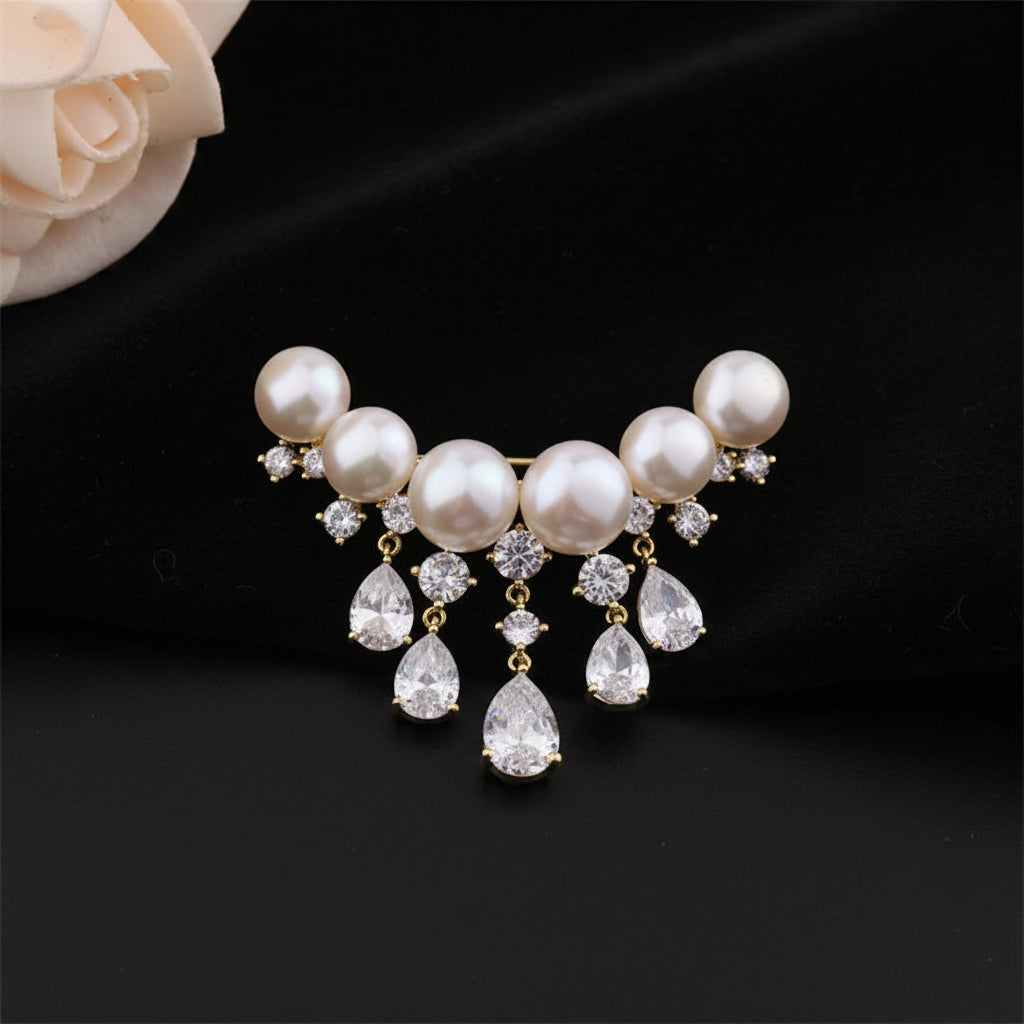 SKEDS Elegant Women  Pearl Pendant Brooch Badges Fashion Classic Laddy Exquisite Crystal Clothing Coat Suit Pin Corsages