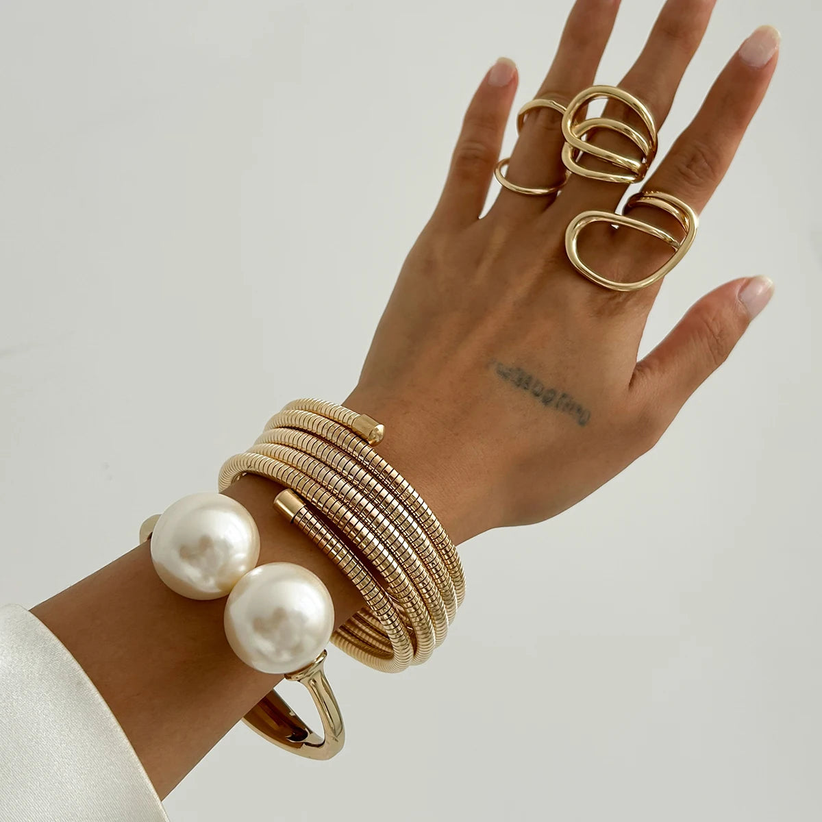 Punk Multilayer Snake Chain Open Spring Bangles Boho Large Imitation Pearl Cuff Bangles Bracelet