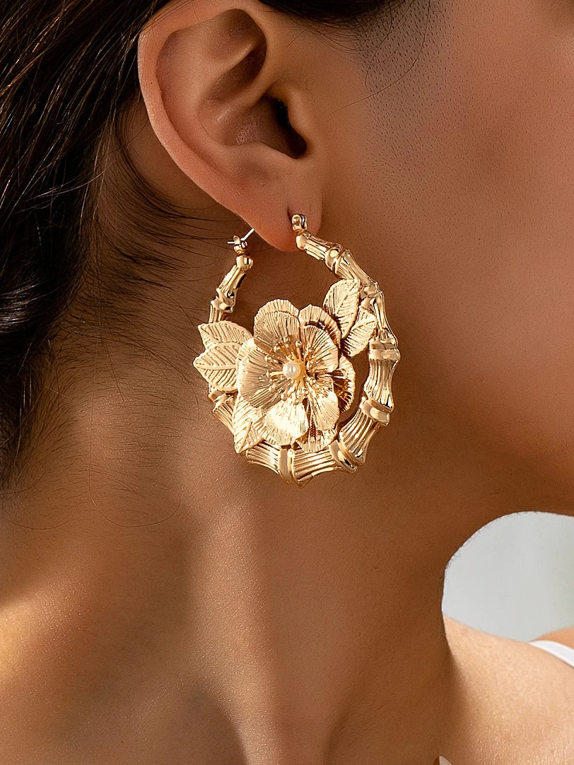 A Pair of Women's Fashionable Earrings, Bohemian Style Flower-Shaped Earrings, Suitable for Daily Wear, Vacations, and Gift-Giving