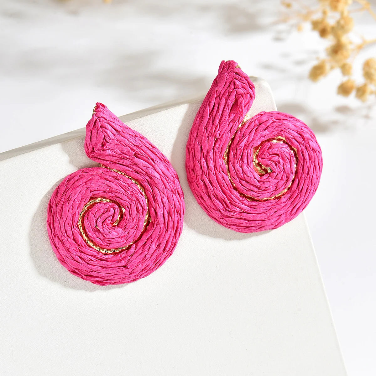 Women Handmade Woven Straw Snail Earrings Multicolor Spiral Conch Raffia Stud Earrings Bohemian Ocean Holiday Accessories