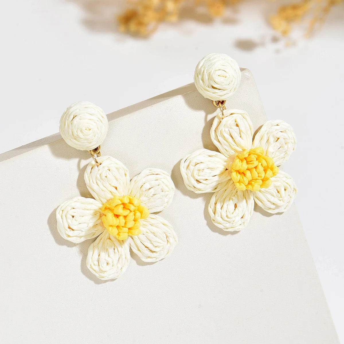 Women Multicolor Woven Straw Daisy Earrings Handmade Raffia Ball Floral Dangling Earrings Bohemian Holiday Party Accessories