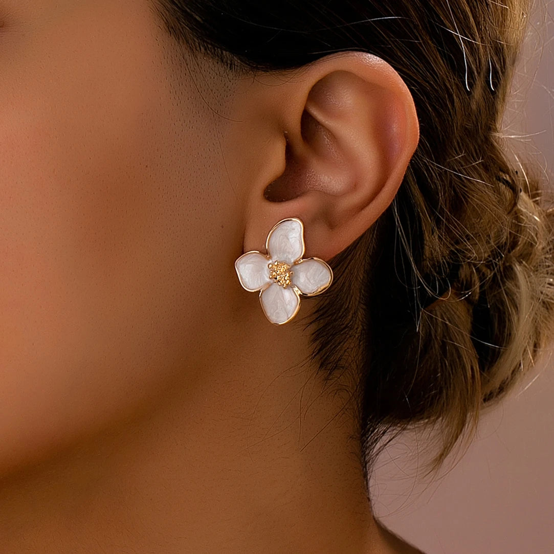 Earrings Simple White Flower-Shaped Zinc Alloy Earrings and Vacation