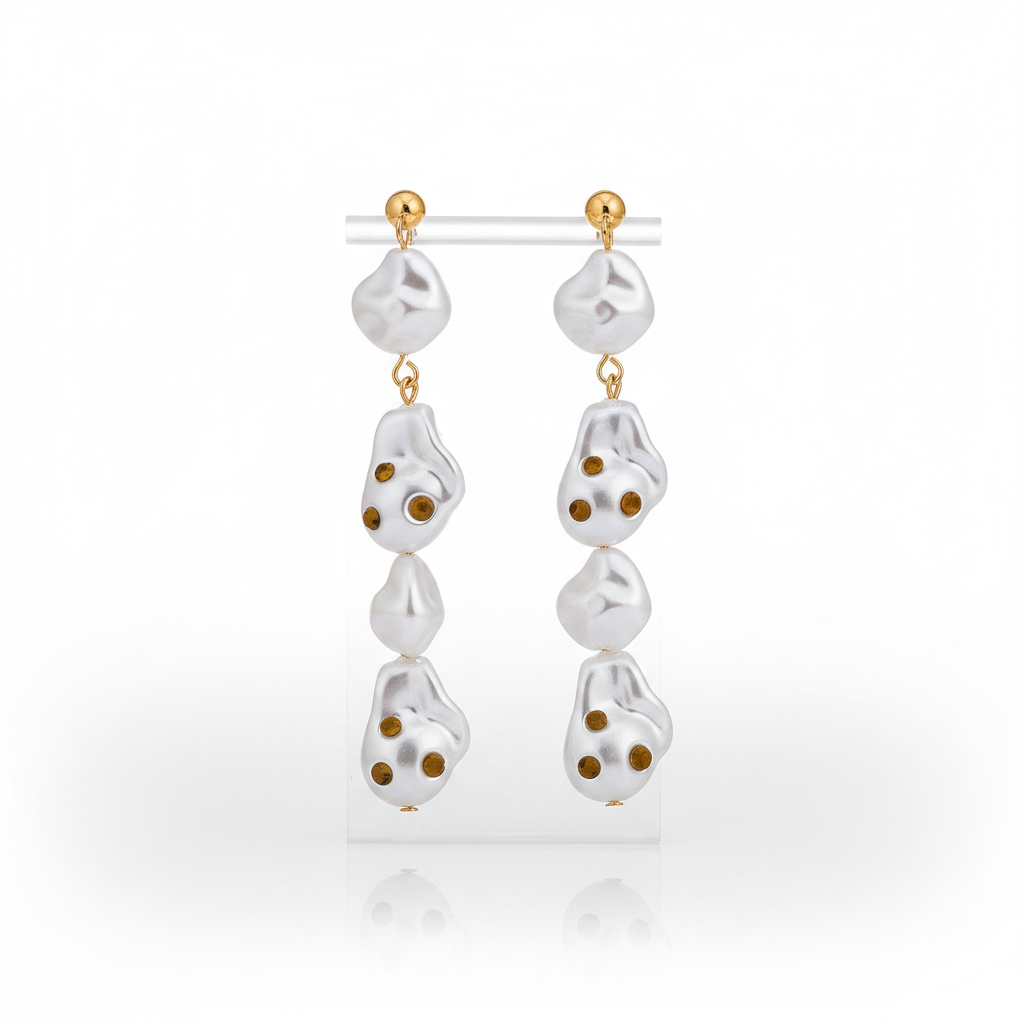 A Pair of Dangle Earrings, Simple and Elegant Baroque-Style