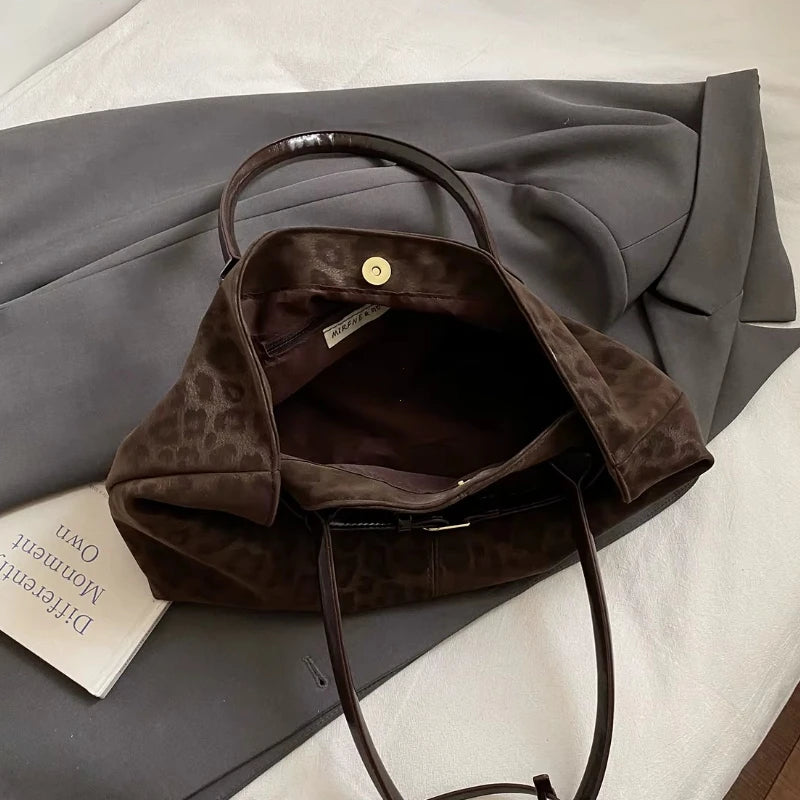Leopard print PU leather tote bag.