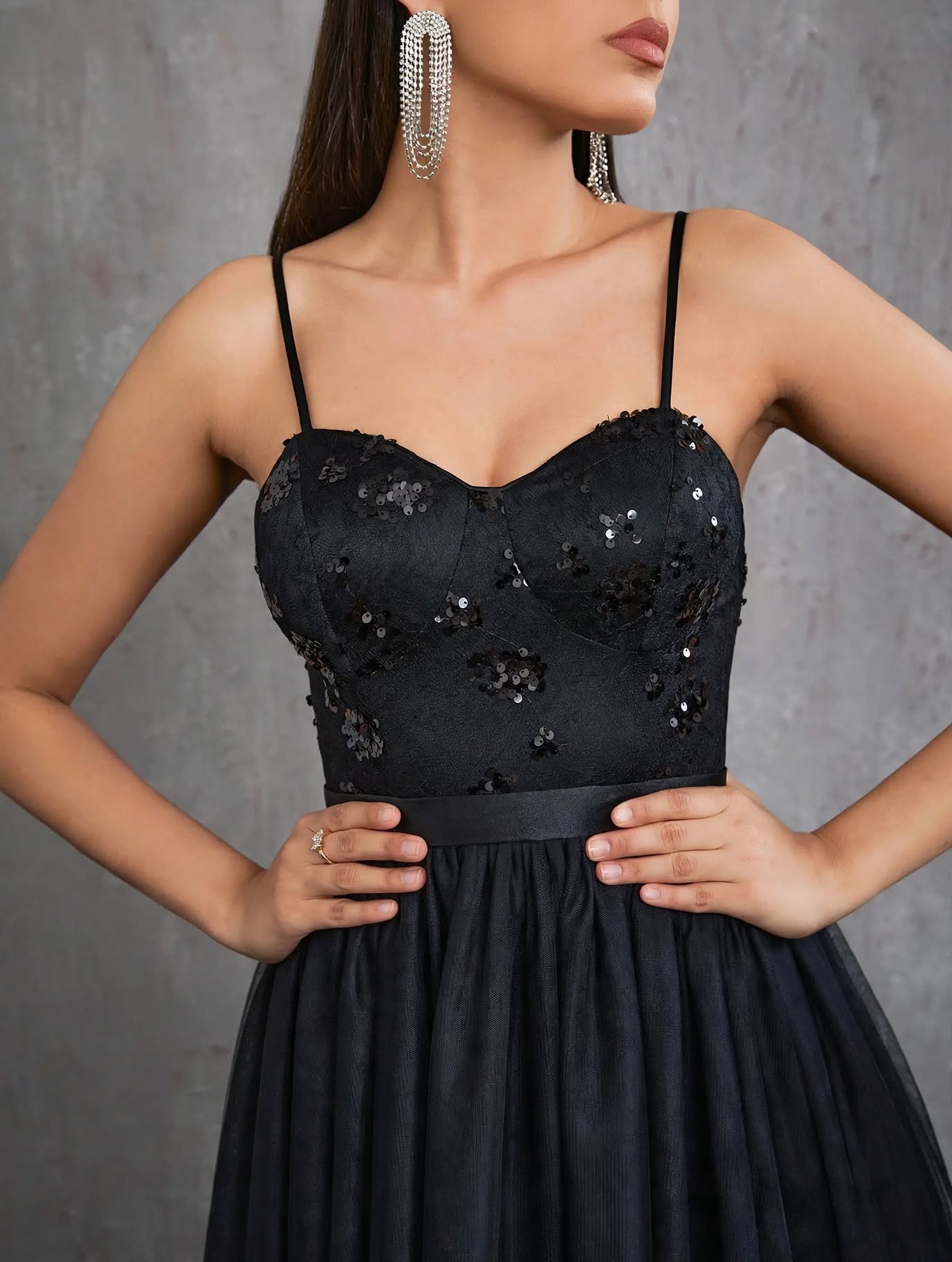 Camisole V-neck Lace Patchwork Mesh Waist Twist A Skirt