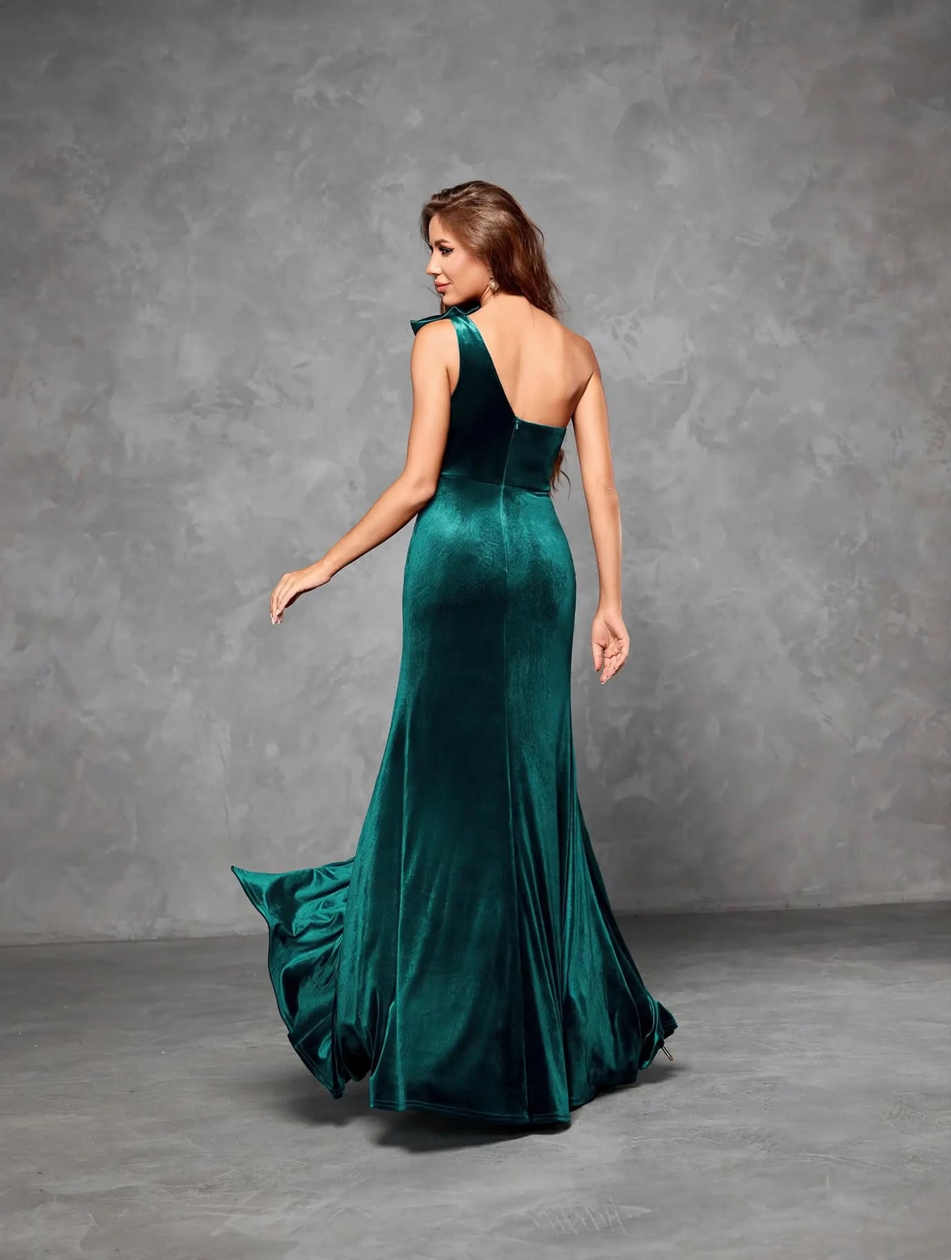 One-Shoulder Pearl Velvet Fishtail Dress